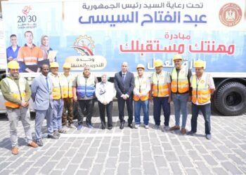 بمناسبة عيد العمال.. وزير العمل يطلق 4 وحدات تدريب مهني متنقلة جديدة