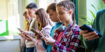 وزير الاتصالات لـ"النواب": طرح شريحة محمول للأطفال خلال 60 يومًا في مصر