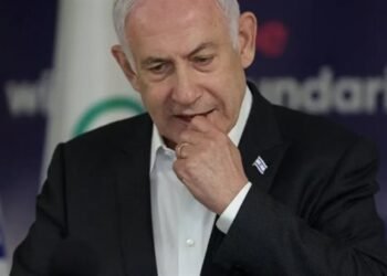 نتنياهو يأمر الجيش الإسرائيلي بشن هجمات قوية على أهداف للفصائل في لبنان