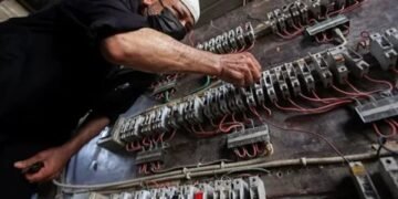 الحكومة تنفي تخفيف الأحمال الكهربائية لمدة 4 ساعات يوميًا