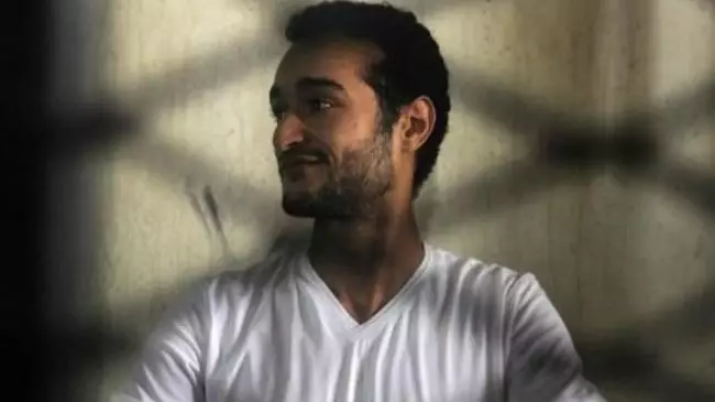 حبس أحمد دومة 4 أيام على ذمة التحقيقات بتهمة نشر أخبار كاذبة