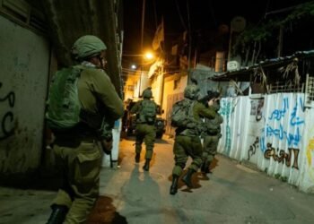 اعتقالات واسعة في نابلس.. قوات الاحتلال تحتجز 8 فلسطينيين