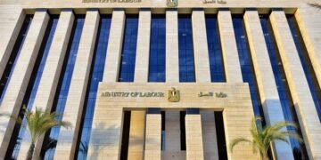 وزارة العمل: حظر سفر المصريات للعمل في المهن المنزلية والكافيهات بالخارج