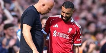 مدرب ليفربول: طلب صلاح الاستبدال يشير إلى وجود شيء ما!