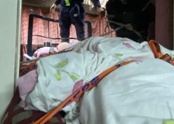 وزنها 350 كيلو.. الحماية المدنية تنجح في إنزال سيدة من شقتها بالمطرية باستخدام معدات نقل