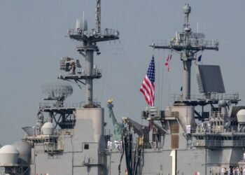 مقر خاتم الأنبياء فى إيران يحذر: الرد قادم على القرصنة الأمريكية