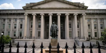 واشنطن تُشدّد الخناق المالي على إيران.. عقوبات على محافظ رقمية ومفاجآت أخرى