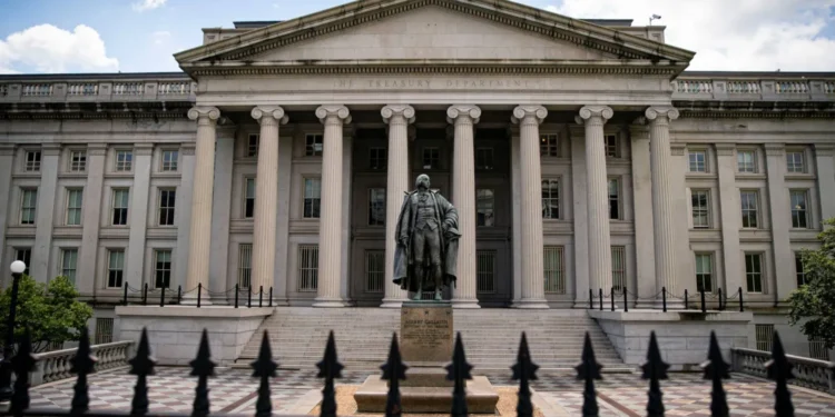 واشنطن تُشدّد الخناق المالي على إيران.. عقوبات على محافظ رقمية ومفاجآت أخرى