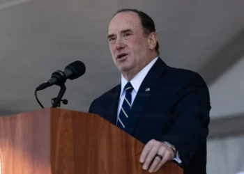 البنتاجون: وزير البحرية الأمريكية سيغادر منصبه