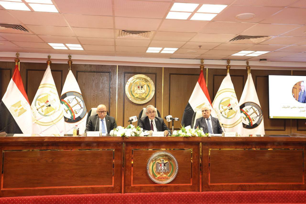 أعضاء النيابة الجدد يؤدون اليمين القانونية أمام وزير العدل