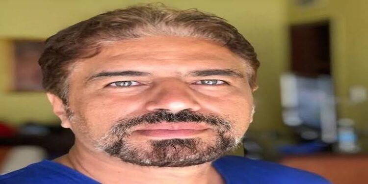 تفاصيل القبض على رسام الكاريكاتير عمرو أمين وإخلاء سبيله