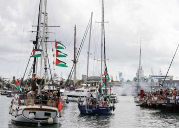 بعد اعتراض الأسطول.. إسرائيل تُرحل 200 ناشط دولي لليونان