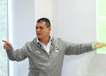 تحركات لاختيار حكام أجانب لقمة الدوري المصري