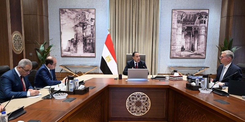 رئيس الوزراء يتابع جهود تأمين المخزون الاستراتيجي من المنتجات البترولية في مصر
