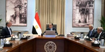 الحكومة تعلن بدء إجراءات “القيد المؤقت” في البورصة لـ 10 شركات تتبع قطاع البترول