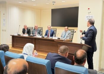 “صحة النواب” توصي بضم المسعفين للكادر الطبي ورفع أجورهم