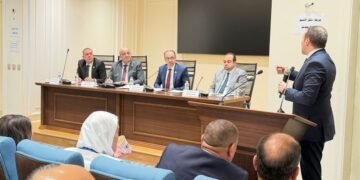 “صحة النواب” توصي بضم المسعفين للكادر الطبي ورفع أجورهم