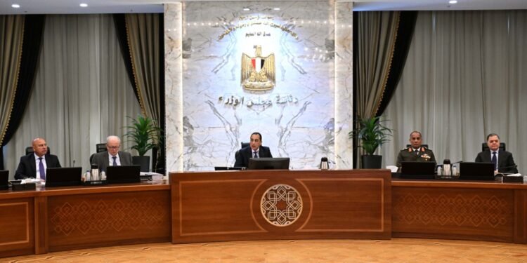 مدبولي: تعزيز الاحتياطي الاستراتيجي وتوسيع الاعتماد على الطاقة المتجددة ضمن أولويات الحكومة