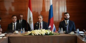 بدر عبد العاطي يستعرض فرص الاستثمار مع كبرى الشركات الروسية