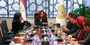 التنمية المحلية تبحث تعزيز التمويل المستدام مع البنوك