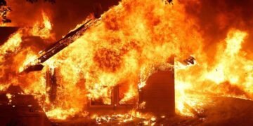 اندلاع حريق هائل داخل مبنى بحلوان والحماية المدنية تتدخل