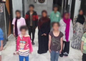 ضبط 7 مسجلين خطر دفعوا بـ 12 طفلاً للتسول بالجيزة