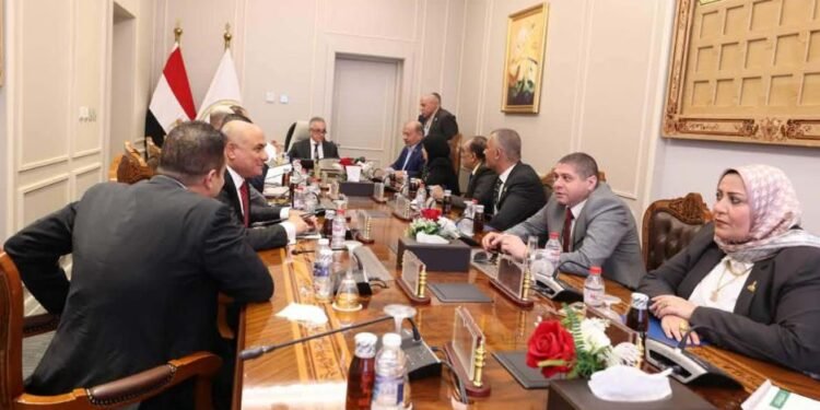 وزير العدل يبحث مع نواب البرلمان سبل تطوير الخدمات العدلية للمواطنين