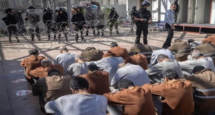 تقرير حقوقي: الاحتلال يعتقل 350 طفلاً و86 أسيرة في ظروف قاسية