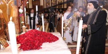 البابا تواضروس يترأس صلوات الجمعة العظيمة بالكاتدرائية المرقسية بالعباسية