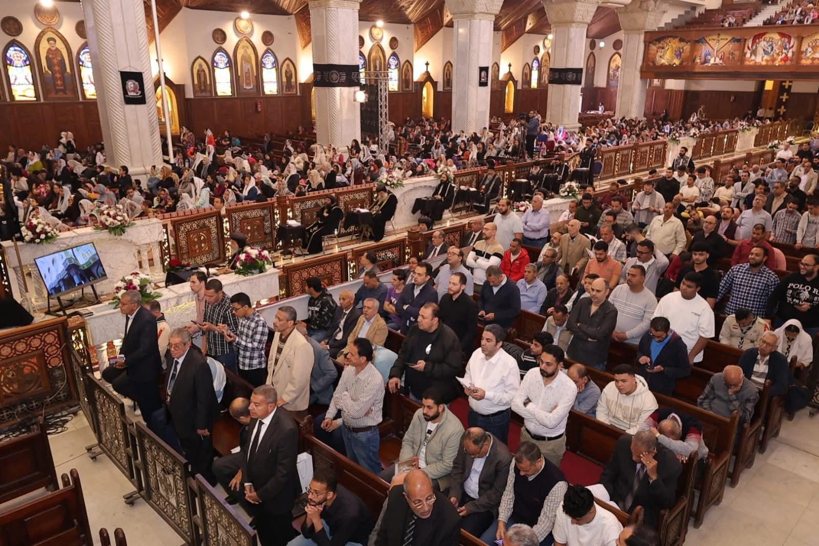 البابا تواضروس يترأس صلوات الجمعة العظيمة بالكاتدرائية المرقسية بالعباسية