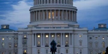 واشنطن تدرس تعليق عضوية إسبانيا ومراجعة موقفها بشأن جزر فوكلاند البريطانية