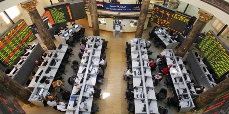 البورصة المصرية تفتتح تعاملات الاثنين بارتفاع جماعي للمؤشرات