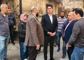 نائب محافظ القاهرة يشرف على قطع المرافق لمخالفات البناء بحي عابدين