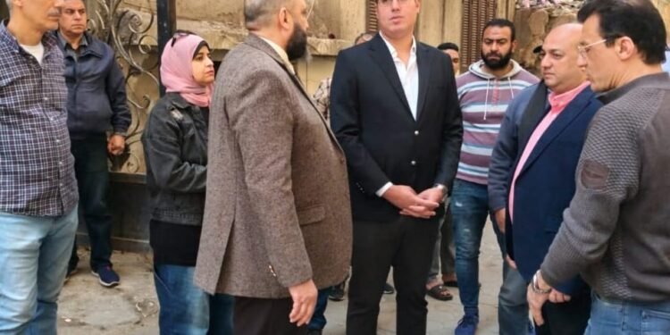نائب محافظ القاهرة يشرف على قطع المرافق لمخالفات البناء بحي عابدين