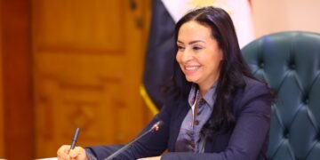 وزيرة التضامن تمنح أسرة ندى “فتاة العباسية” شقة مجهزة بالكامل