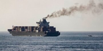 طهران تعلن إطلاق سراح 6 من طاقم السفينة “توسكا”