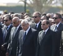 السيسي يتقدم جنازة والد رئيس الوزراء بمسجد المشير