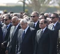 السيسي يتقدم جنازة والد رئيس الوزراء بمسجد المشير