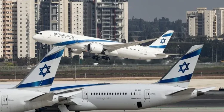 شركات الطيران العالمية تمدد تعليق رحلاتها إلى إسرائيل بسبب التصعيد