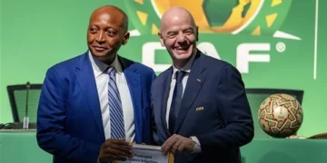 الكاف يعلن دعم الاتحادات الإفريقية لإعادة انتخاب إنفانتينو رئيسًا للفيفا