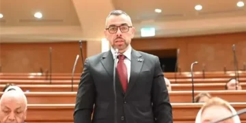 مشادة بين النائب  محمد فؤاد ورجل الأعمال حسام الشاعر داخل مجلس النواب