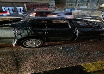 الحماية المدنية تسيطر على حريق سيارة أمام نادي الأطباء بالإسكندرية دون إصابات