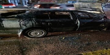 الحماية المدنية تسيطر على حريق سيارة أمام نادي الأطباء بالإسكندرية دون إصابات