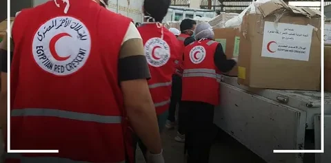 الهلال الأحمر المصري يرسل قافلة «زاد العزة 171» لدعم غزة