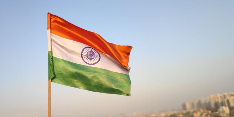 “الجارديان”: مزارعو الهند وسريلانكا يخشون أزمة أسمدة بسبب حرب إيران