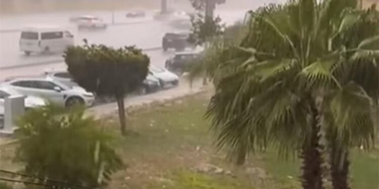 بدء سقوط الأمطار الآن على عدة مناطق في مصر