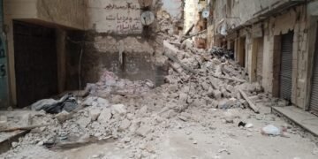 إصابة 3 أشخاص في انهيار جزئي لعقار بدمنهور