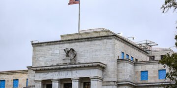 الفيدرالي الأمريكي يثبت أسعار الفائدة في الاجتماع الأخير لباول