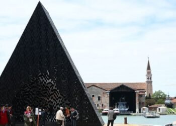 بسبب ملاحقة نتنياهو قضائياً.. “بينالي البندقية”يمتنع عن تقييم المشاركة الإسرائيلية