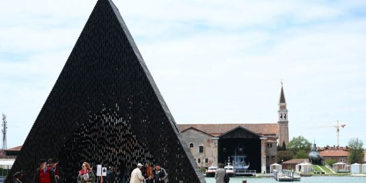 بسبب ملاحقة نتنياهو قضائياً.. “بينالي البندقية”يمتنع عن تقييم المشاركة الإسرائيلية